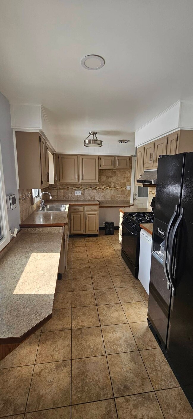 Building Photo - 3837 5th Ave S