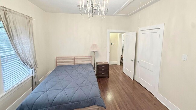 Building Photo - 2220 Avalon Pl