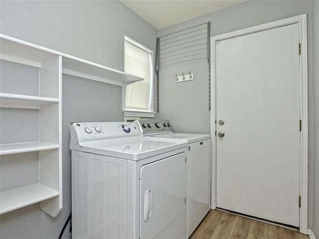 Building Photo - 5204 Krueger Ln