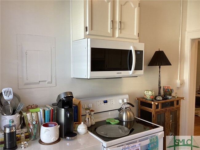 Primary Photo - 114 E Jones St