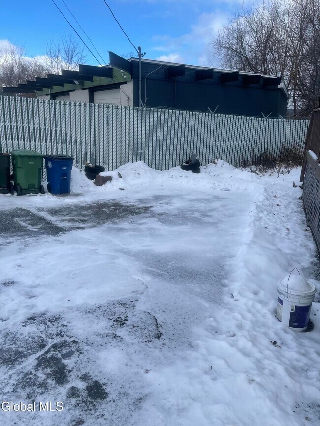 Building Photo - 2 Broadway