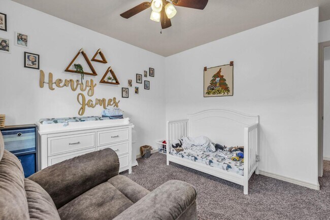 Building Photo - 1503 N August Dr