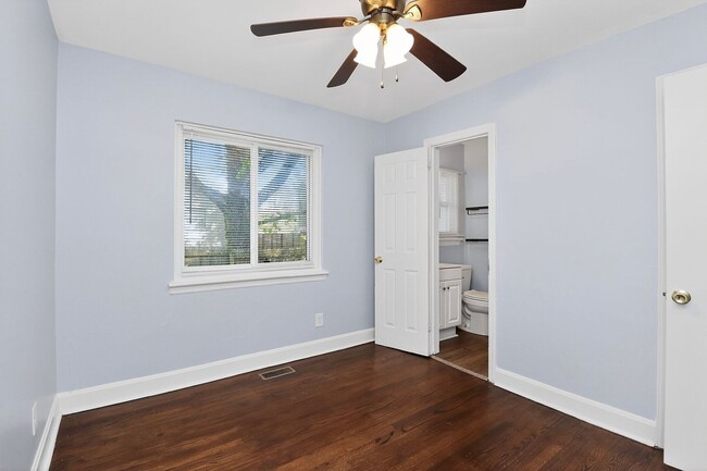 Building Photo - Cozy 2 Bedroom Duplex Close to NoDa!