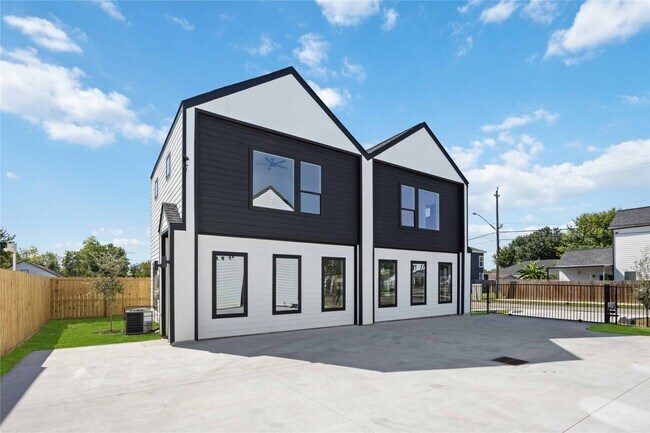 Building Photo - 4202 Kewanee St