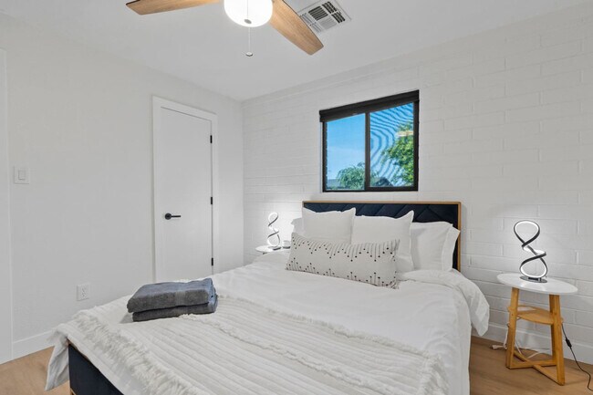 Building Photo - 4407 N 13th Pl