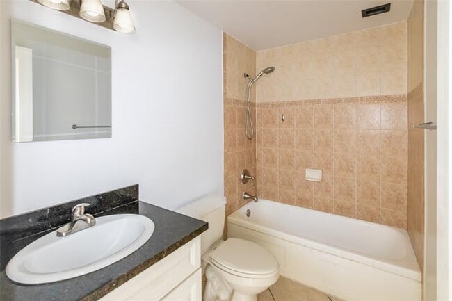 Building Photo - 2881 NE 32nd St