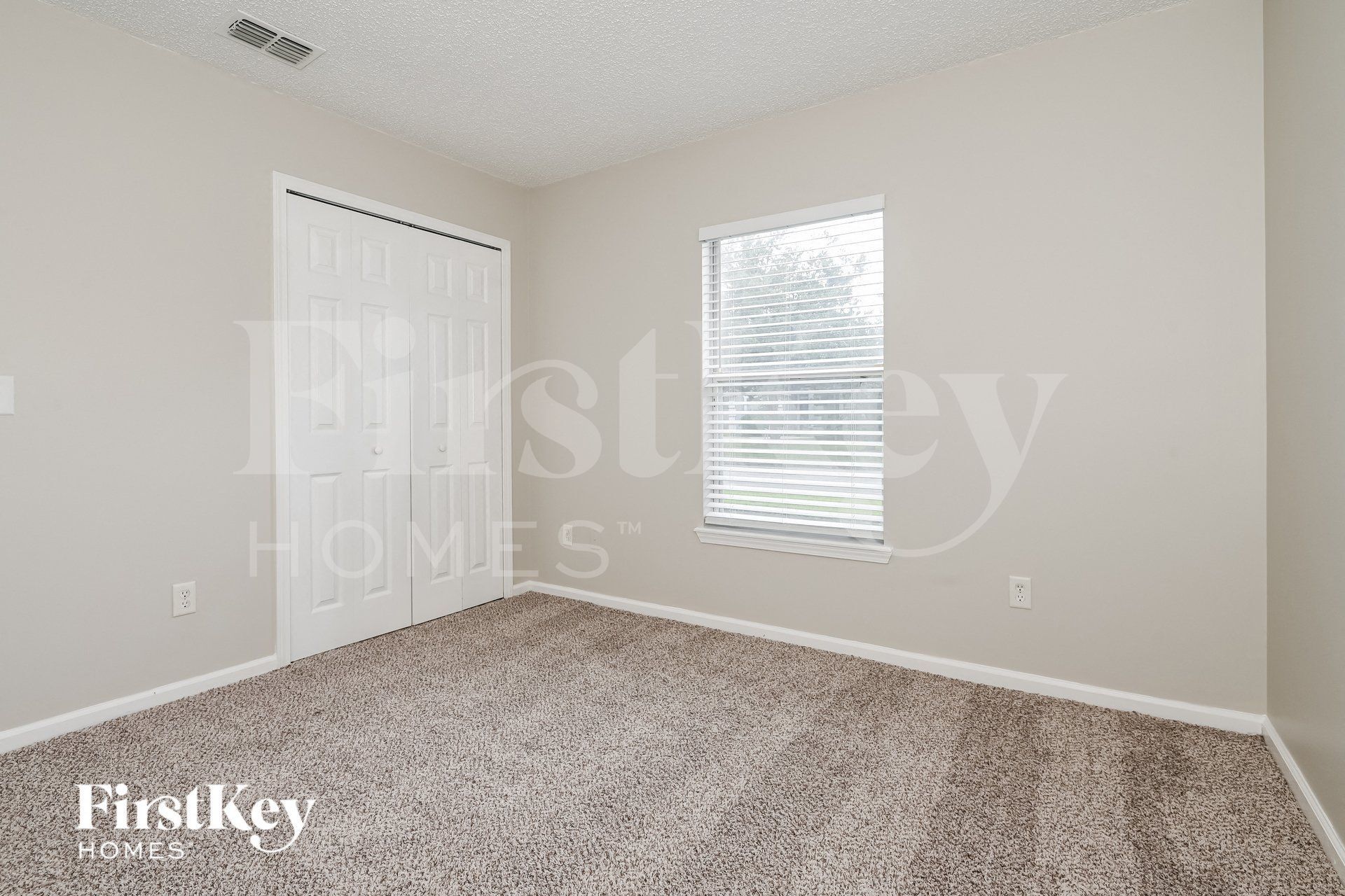 Building Photo - 2352 Longmont Dr