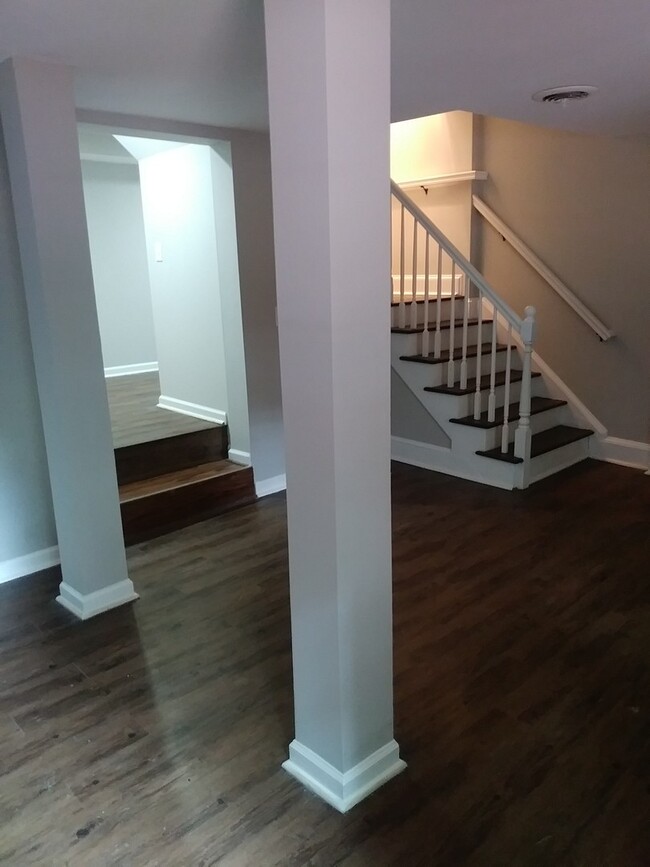 Building Photo - Move In Ready 4 Bedroom 2 Bath Home In Pri...