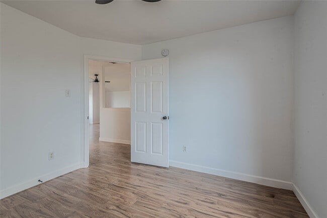 Building Photo - 1818 Quiet Hollow Dr