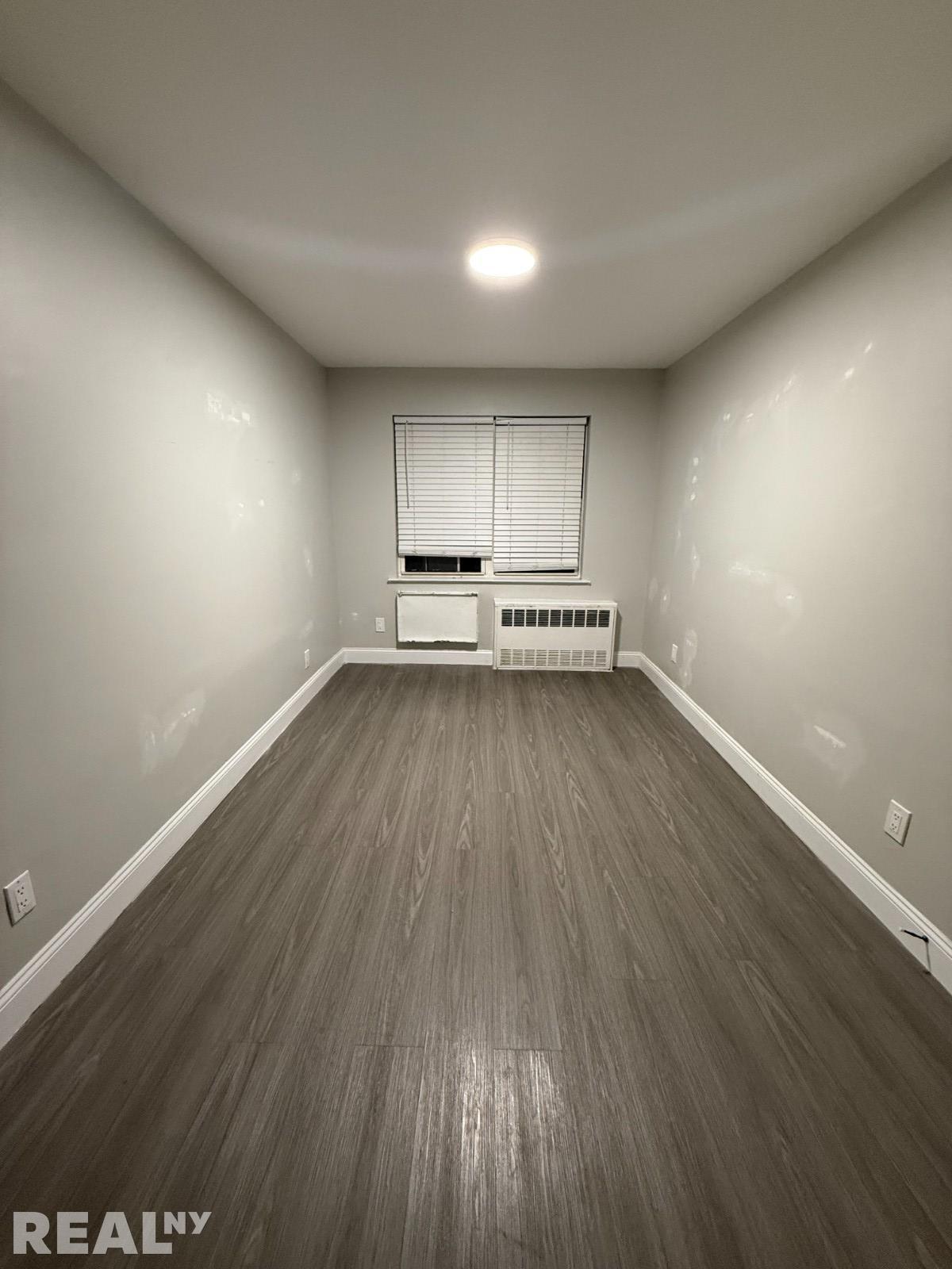 Building Photo - 140-71 Burden Crescent