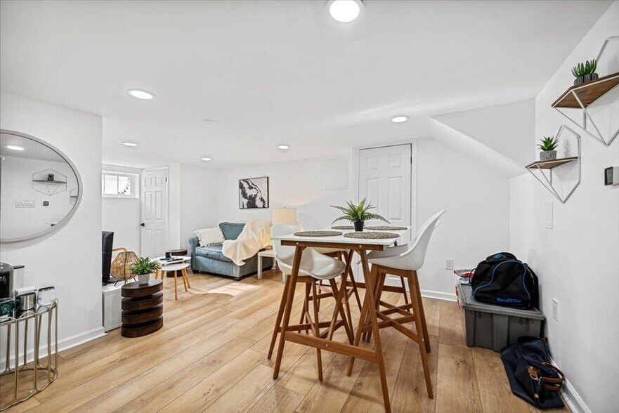 Building Photo - 16 Hickory Rd