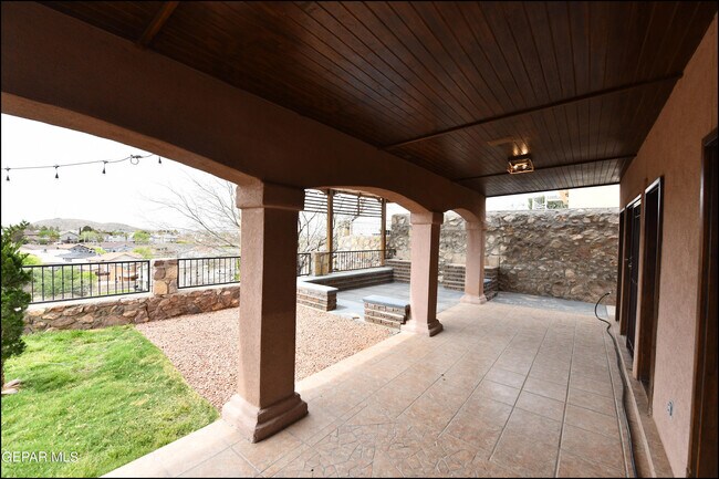 Building Photo - 7318 Corona Del Sol Dr