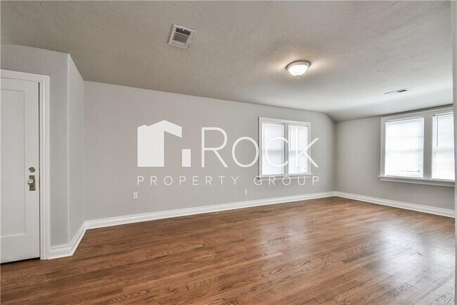 Building Photo - Beautifully Remodeled 4-Bedroom Home near ...