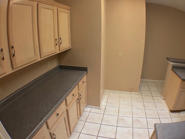 Building Photo - North Hills 3 Bed Refrig A/C!