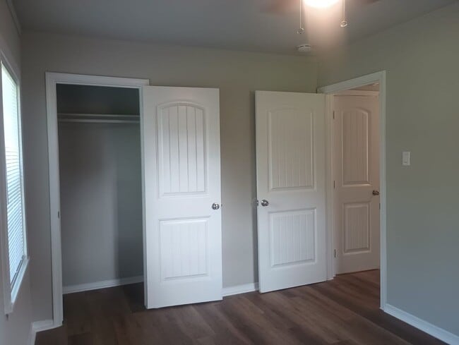 Building Photo - 3 Bedroom - Move in Ready and priced to go!