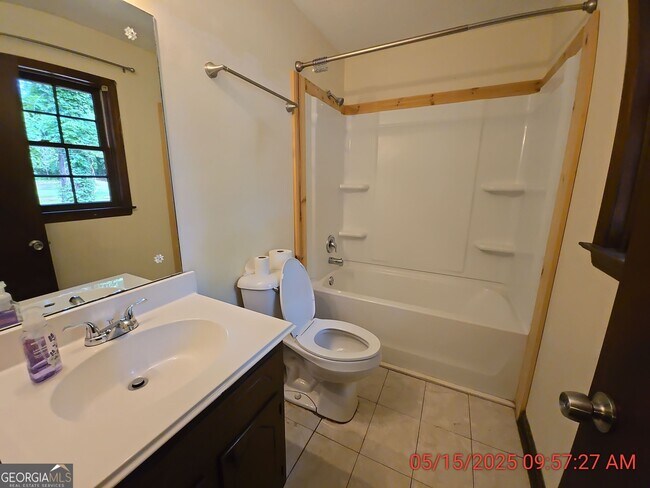 Building Photo - 3937 Woodland Cir SE