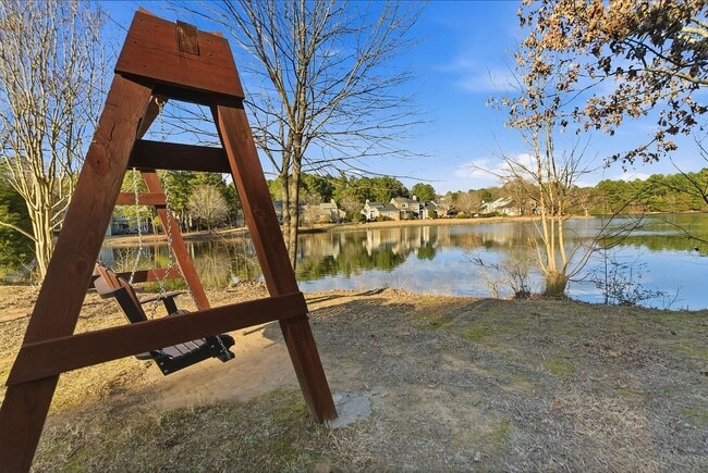 Building Photo - Spacious Townhome in Five Oaks!