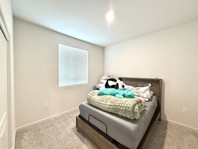 Building Photo - Newer Build 3 Bedroom Home