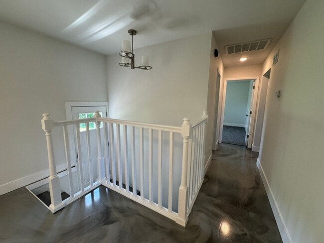 Building Photo - 4 Bedroom house with Second kitchen in basement