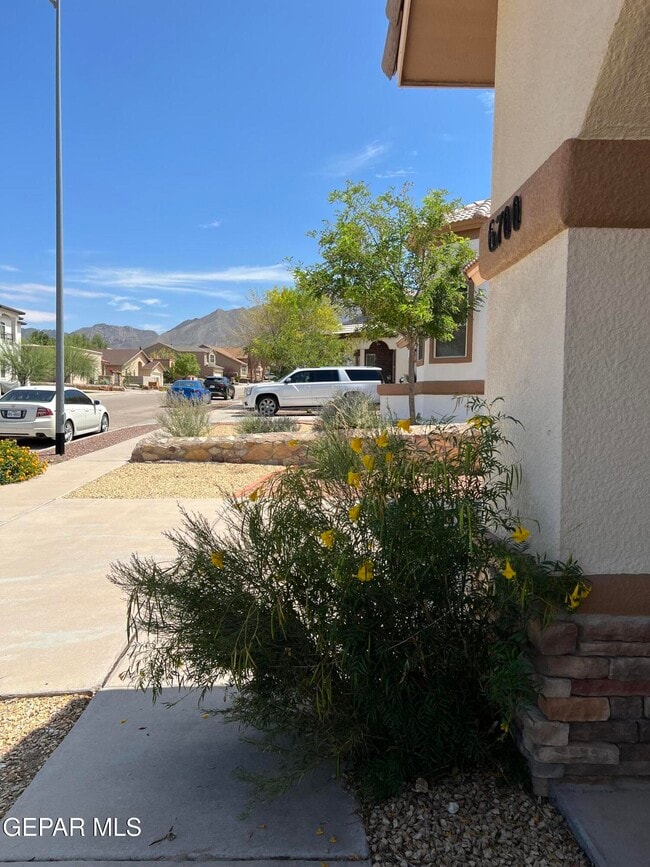 Building Photo - 6700 Hermoso Del Sol Dr