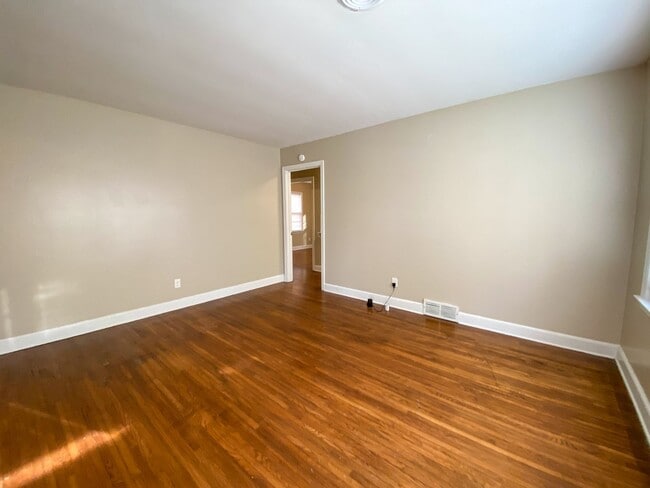 Building Photo - 1654 Dearing Rd