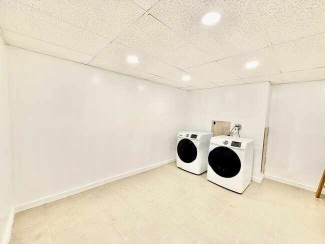 Building Photo - 12 Hall Pl