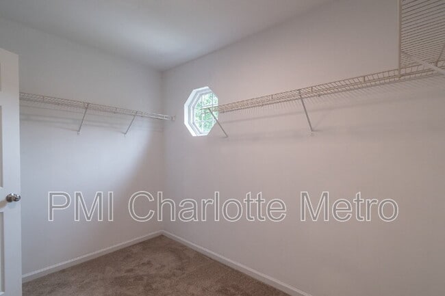 Building Photo - 1525 Crandon Dr