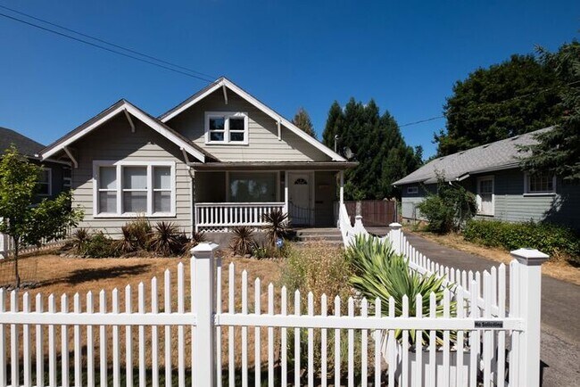 Primary Photo - Close to Pacific University