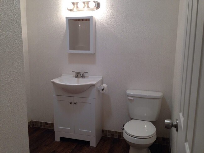 Building Photo - 908 E Main St