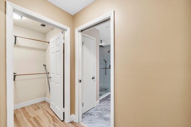 Building Photo - 827 Oak Harbour Dr