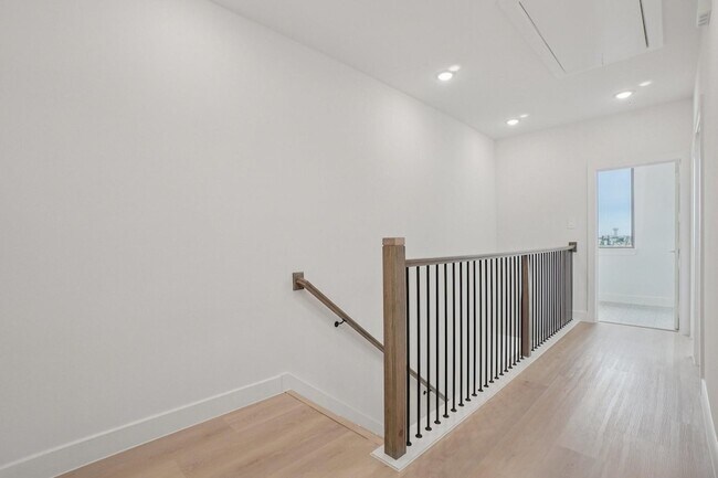 Building Photo - 13351 Goodland St