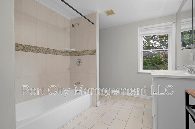 Building Photo - 915 W Lombard St