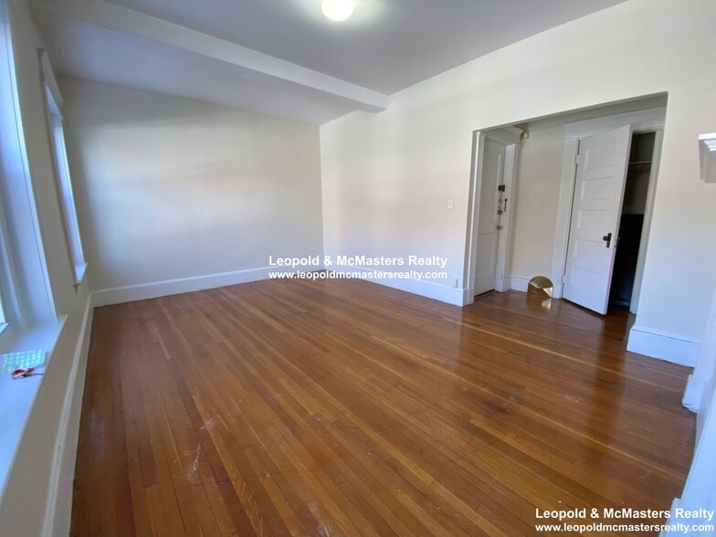 Building Photo - 1695 Beacon St