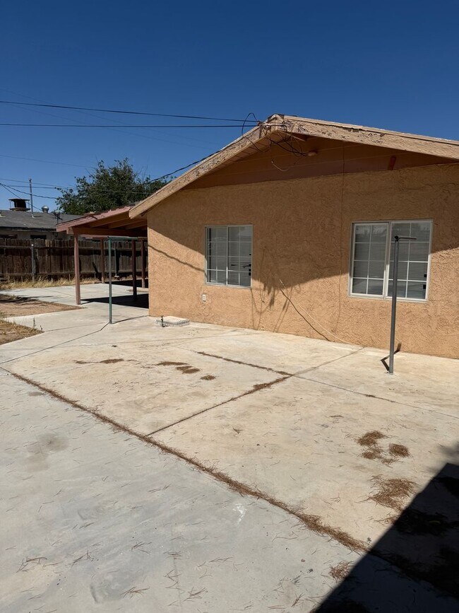 Building Photo - 14136 Osage Rd