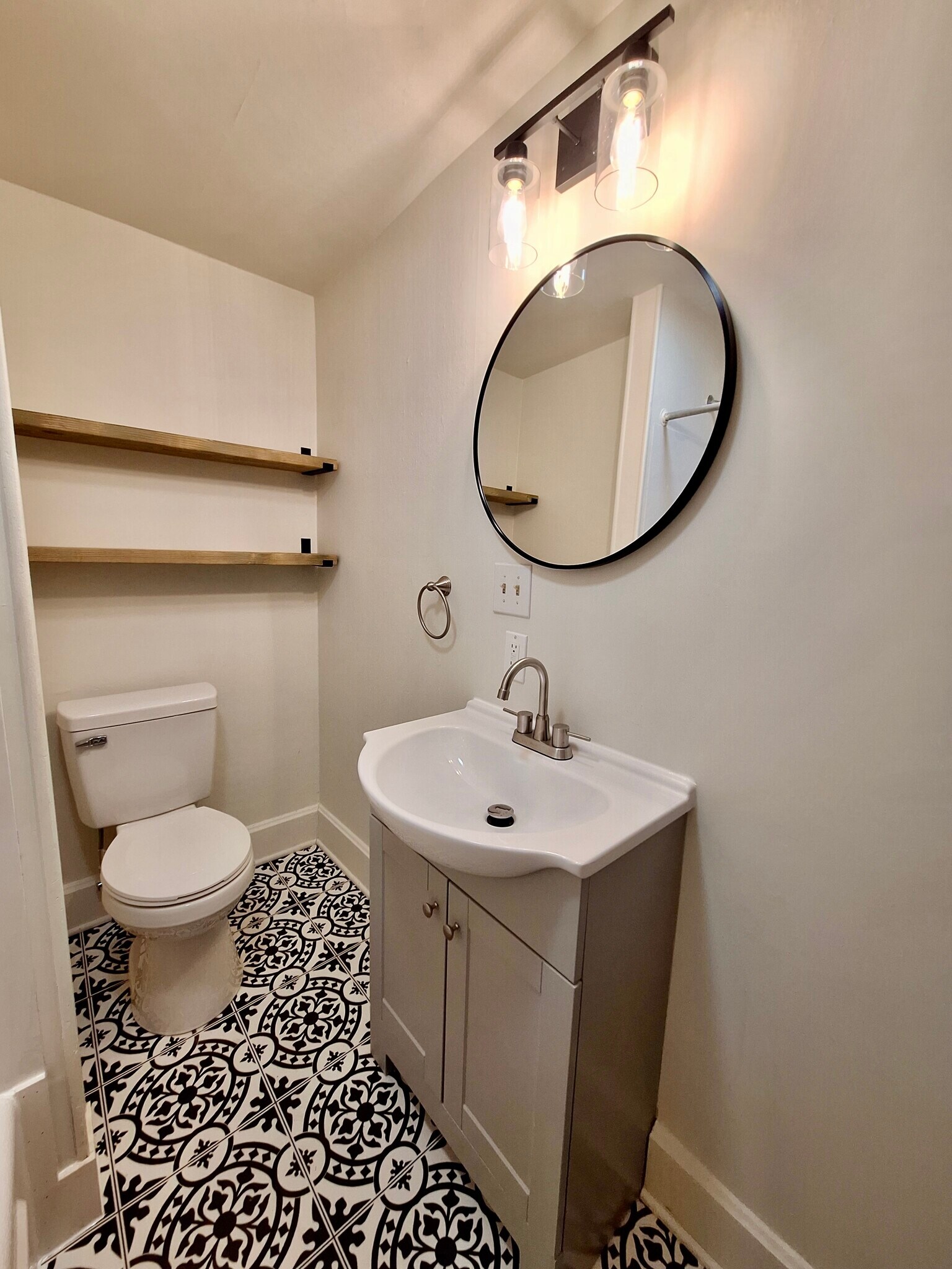 Building Photo - 258 S Spruce St