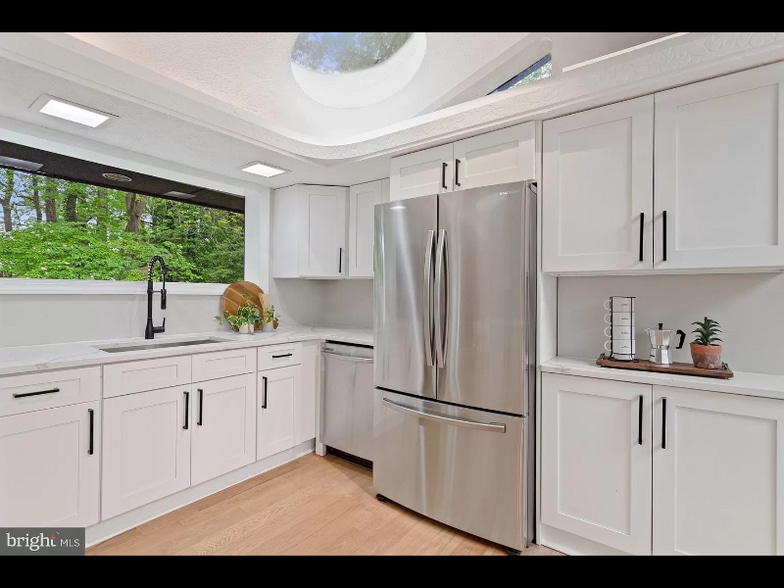 Building Photo - 9817 Inglemere Dr