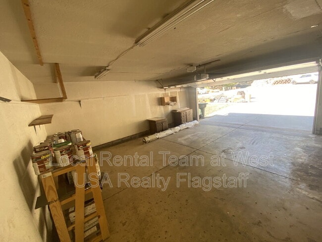 Building Photo - 1607 N Prairie Way