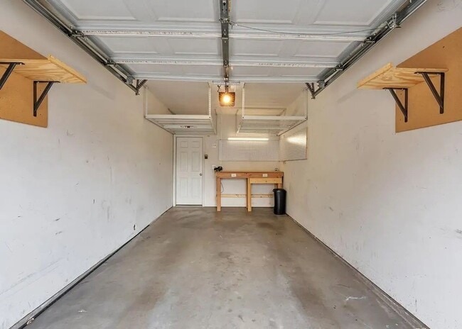 Building Photo - 2940 W Centennial Dr