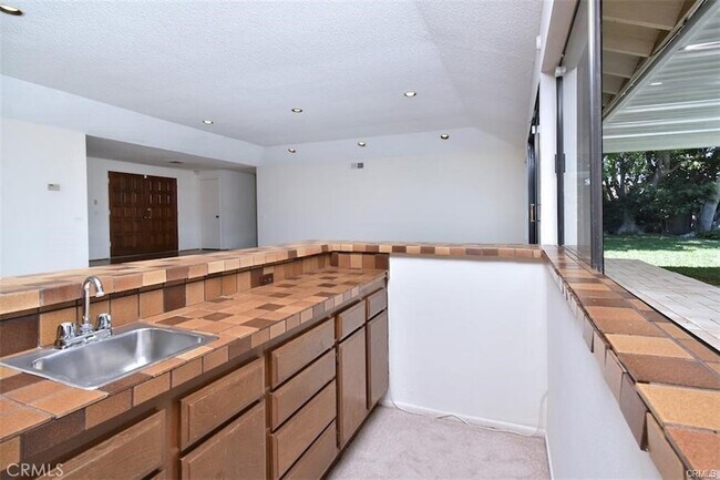 Building Photo - 4061 Falling Leaf Dr