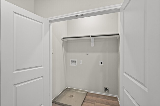 Building Photo - 1215 Hugh Lndg Rd