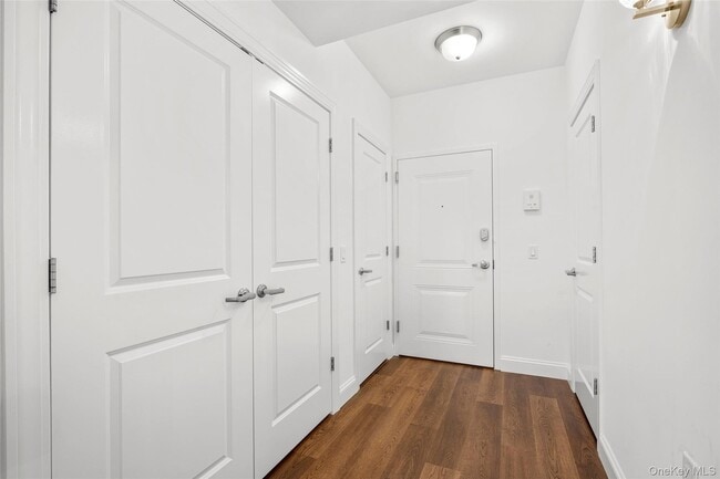 Building Photo - Byron