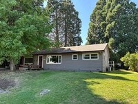 Building Photo - 4 Bedroom, 2 Bathroom House in SE Eugene