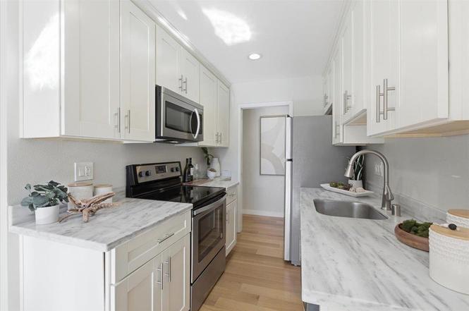 Building Photo - 280 Easy St