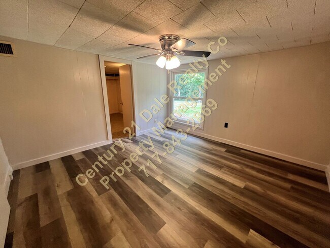Building Photo - 23 Pine Ridge Rd
