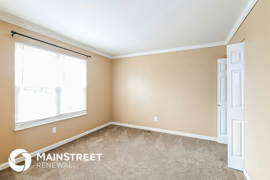 Building Photo - 3036 Brentmoor Dr