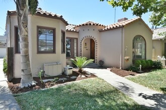 Building Photo - Charming 3 Bedroom 1 Bath Home in Prestigious Willow Glen Location!