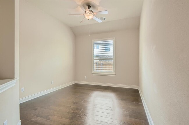 Building Photo - 400 Entrada Way