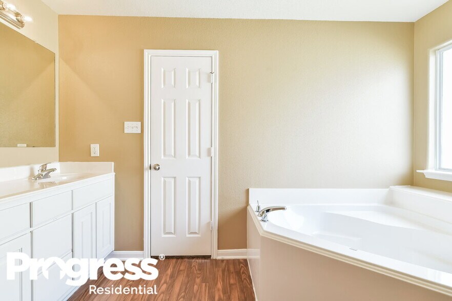 Building Photo - 29006 Red River Loop