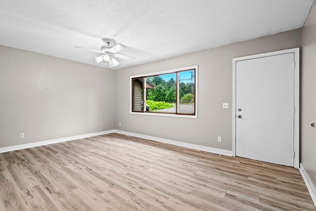 Building Photo - 10510 E Shady Ln