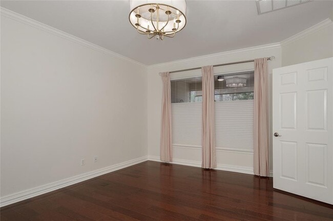 Building Photo - 2 E Pipers Green St